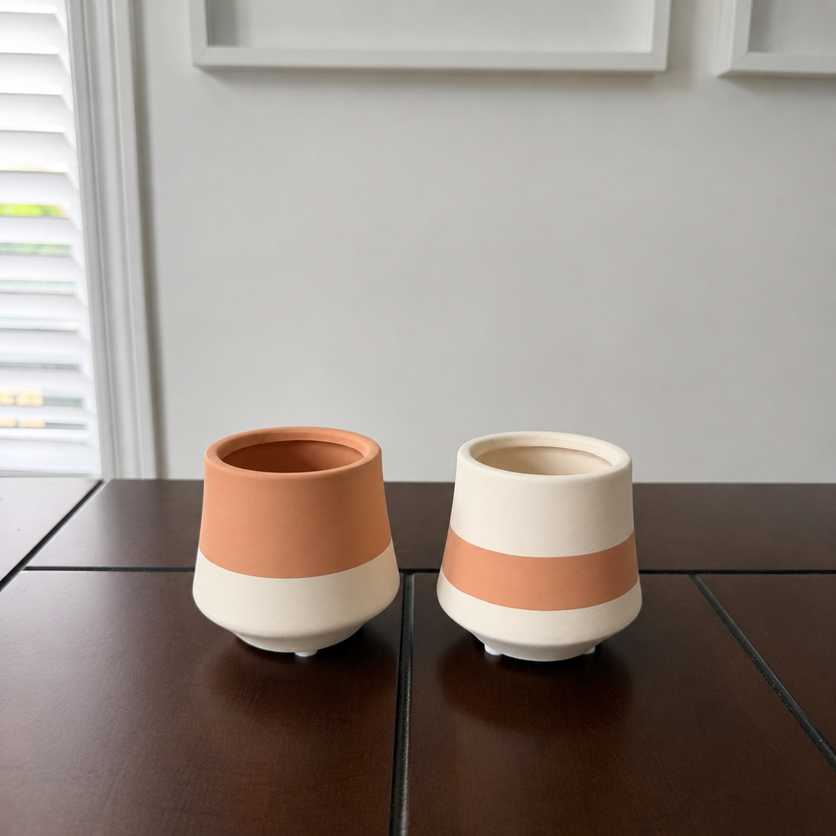 Cache-pot bicolore à pattes – 3,75 po (pour petites plantes de 3 à 3,5 po)